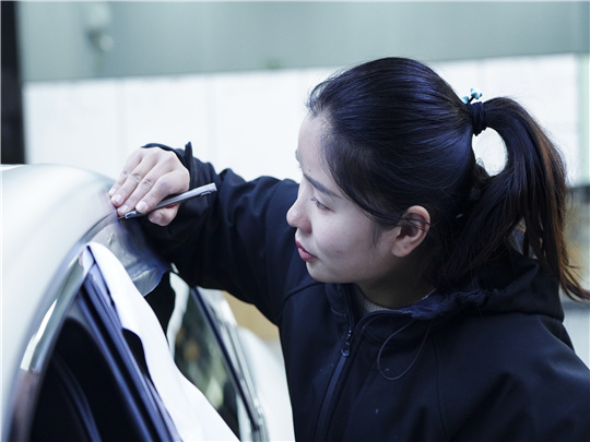 保時(shí)捷Macan車身改色膜施工案例(圖3)